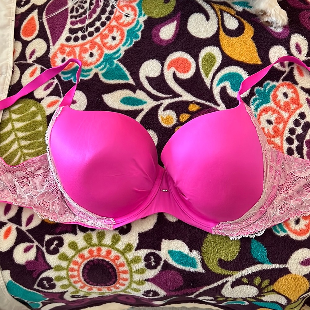 Victoria secret bra 38D